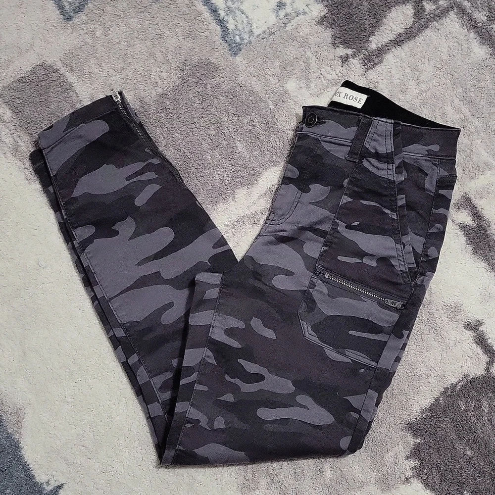 Knox Rose Gray Camo Pants